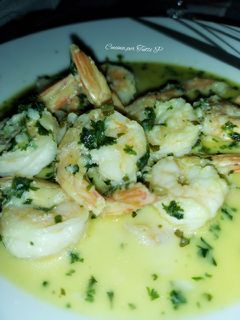 Une photo de Crevettes ail/persil, curry, crème, miel
