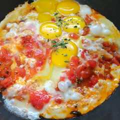 Una foto de Huevos con tomate🍅🥚💥