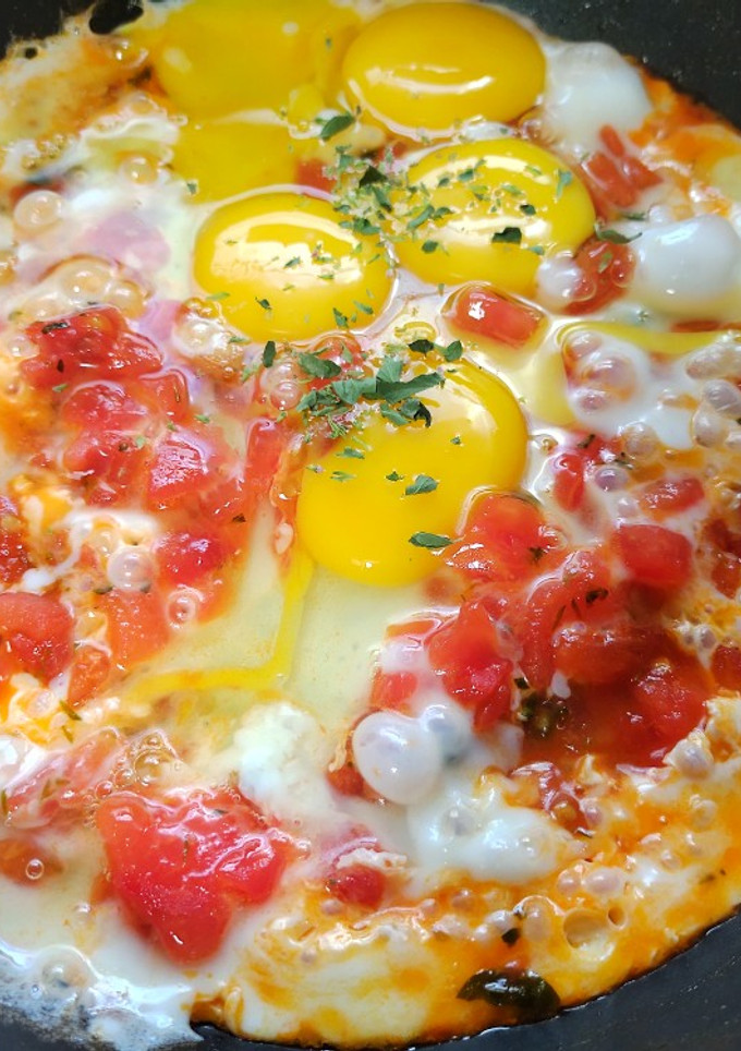 Una foto de Huevos con tomate🍅🥚💥