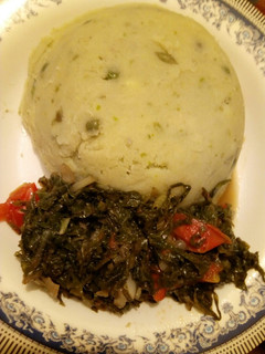 A picture of Mashed potates and peas.