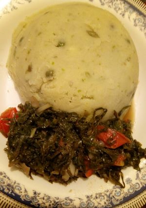 A picture of Mashed potates and peas.