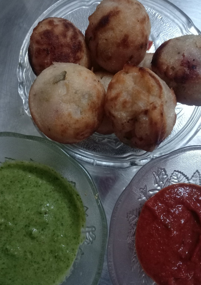 રવા ના બોલ્સ(rava na balls in Gujarati) રેસીપી મુખ્ય ફોટો