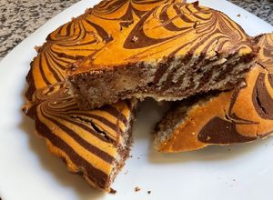 Une photo de Cake Zébra Facile 🍰🍫🍫 au Pot de Yaourt 🍦