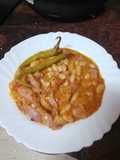 Judías compuestas con longaniza fresca y piparras