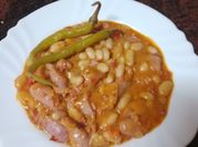 Una foto de salsa de piparras