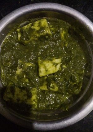 A picture of Palak paneer.