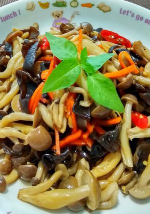 鴻喜菇拌木耳 的食譜成品照片