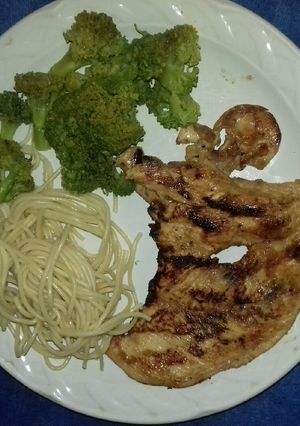 Una foto de Pechuga de #pollo en salsa de soya y miel