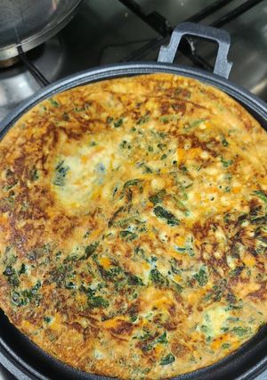 Una foto de Omelette primavera con espinacas