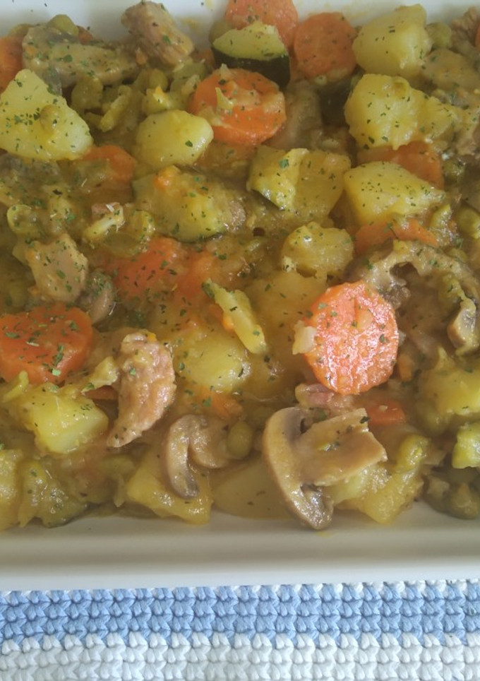 Una foto de Estofado de pavo con verduras🧡💛💚