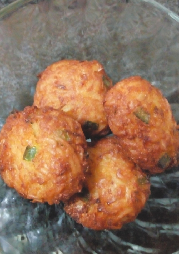 நூடுல்ஸ் பக்கோடா செய்முறை முக்கிய புகைப்படம்