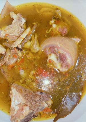 A picture of Oxtail soup.
