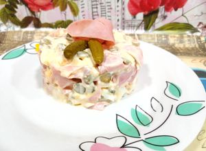 Foto principal de Ensaladilla York con pepinillos