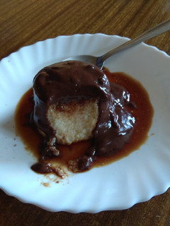 Una foto de Flan de huevo con chocolate caliente (fácil, económico y delicio