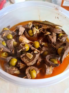 Una foto de Pincho de hígado y aceitunas