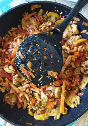 Foto principal de Pollo y verduras con salsa de soja