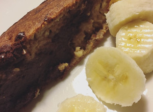 Una foto de Queque ligero de plátano 😋🍌
