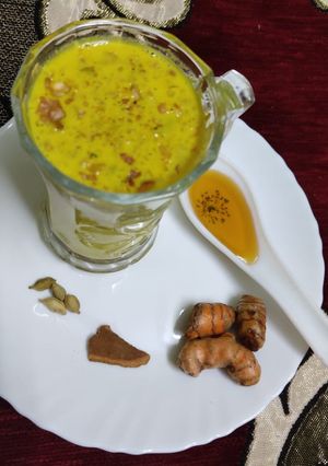 হলদি ল্যাটে(Turmeric Latte recipe In Bengali) রেসিপির প্রধান ছবি