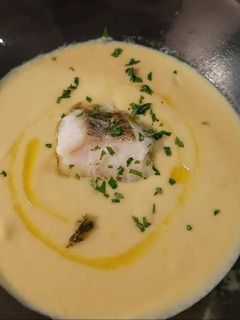 Una foto de Crema de puerros con bacalao