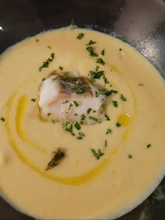 Una foto de Crema de puerros con bacalao