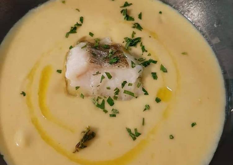 Crema de puerros con bacalao