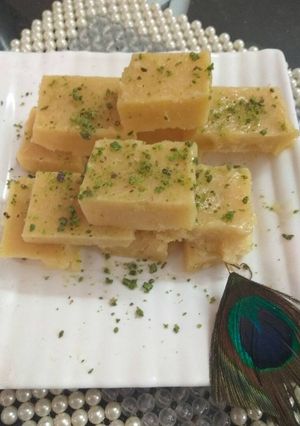A picture of Mango banana chilled burfi.