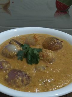 આખી ડુંગળી નું શાક (Akhi Dungli Shak Recipe In Gujarati) રેસીપી મુખ્ય ફોટો
