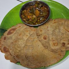 Jowar Bhakri A picture of Jowar Bhakri.
