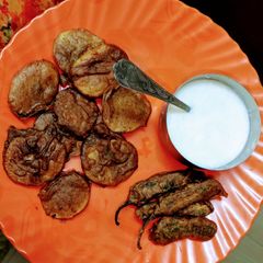 A picture of Kuttu Atta Fritters.