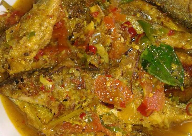 Cara Gampang Menyiapkan Bandeng pedas request bapak yang enak