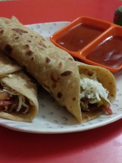 પરાઠા રોલ (Paratha Roll Recipe In Gujarati) રેસીપી મુખ્ય ફોટો
