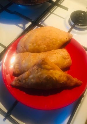 A picture of Homemade chicken samosa.
