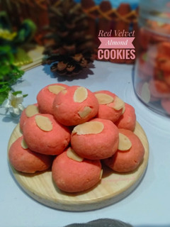 Foto resep Red Velvet Almond Cookies