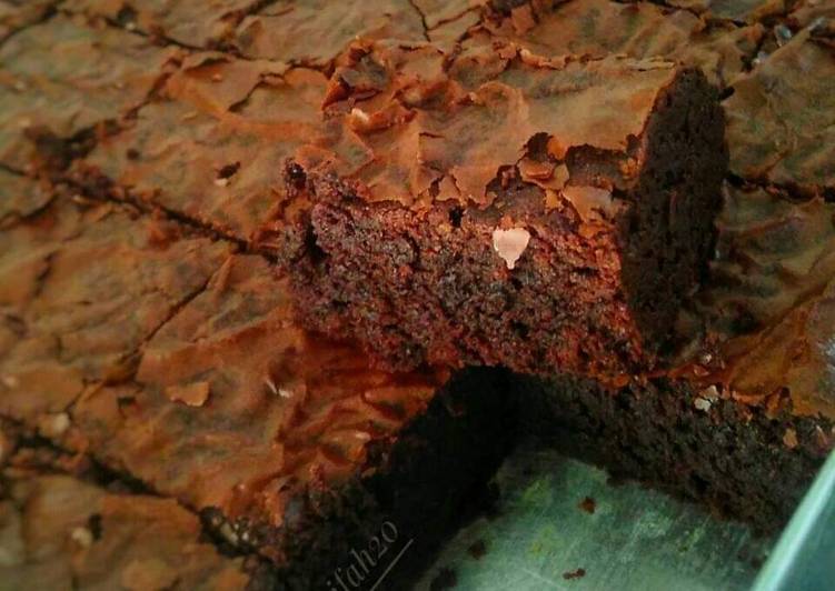 Langkah Mudah untuk Membuat Fudgy shiny crust brownie Anti Gagal