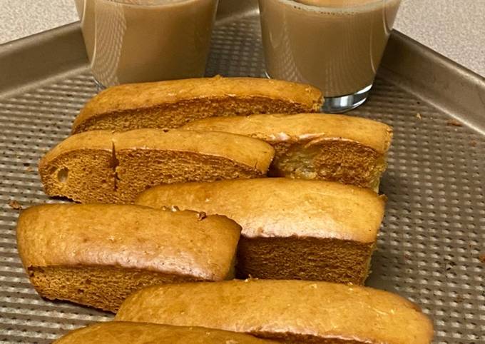 Cake Rusk
Biscottis made out of strips of cake that are Baked