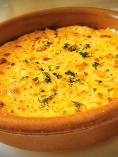Una foto de Cazuelitas de Merluza y Gambas con Bechamel gratinada
