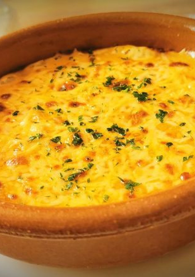 Una foto de Cazuelitas de Merluza y Gambas con Bechamel gratinada