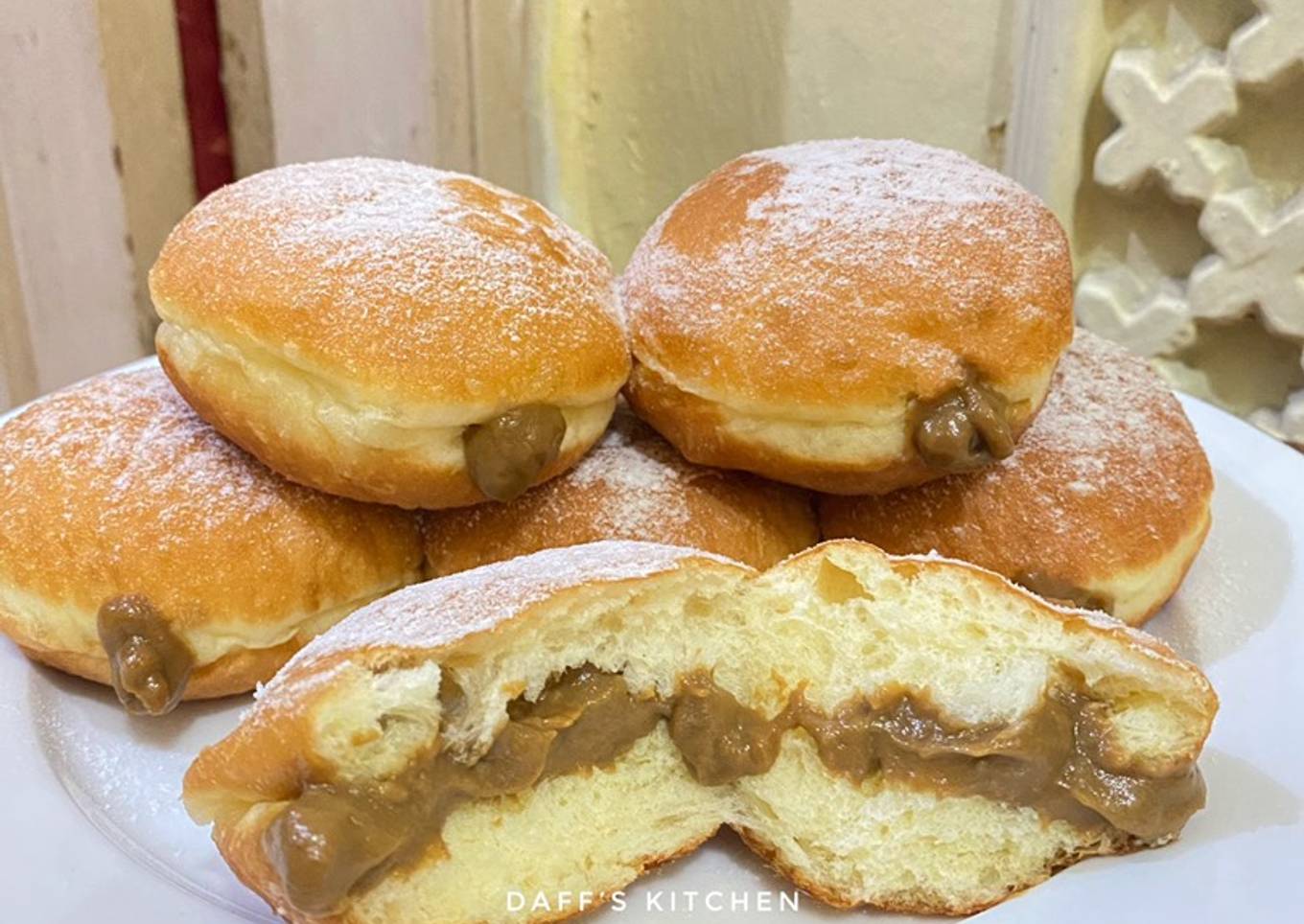 Bomboloni with Coffee Custard🥯