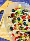 Salad with smoked salmon and canned pear