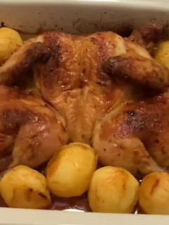 Foto de Frango no forno com batatas