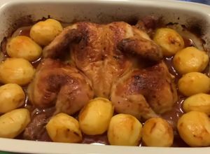 Foto de Frango no forno com batatas