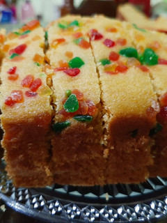 ক্যারট টুটি ফ্রুটি আটার কেক (carrot tutti frutti aatta cake recipe in Bengali) রেসিপির প্রধান ছবি