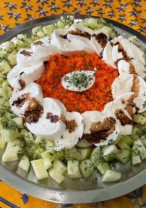 Une photo de Salade de concombre, carottes et poivron à la mozzarella