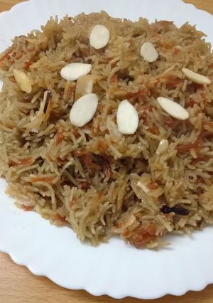 गुड़ गाजर वाले मीठे चावल (Gur Gajar wale meethe chawal recipe in hindi) रेसिपी मुख्य फोटो