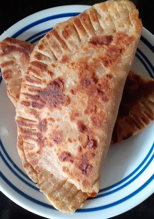 A picture of Pizza Paratha.