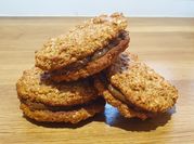 Una foto de alfajores con harina de almendras