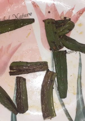 चटपटी सिम्पल भिन्डी (chatpati simple bhindi recipe in Hindi) रेसिपी मुख्य फोटो
