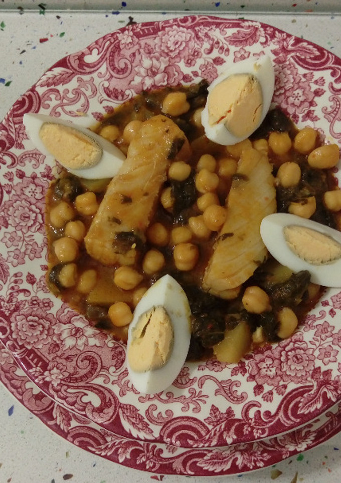 Una foto de Garbanzos con bacalao y espinacas