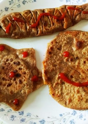 A picture of Fish,star and round shaped ragi flour stuffed Paratha.