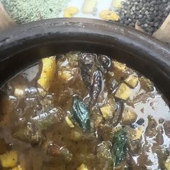 A picture of Kerala style semi dry chicken curry.